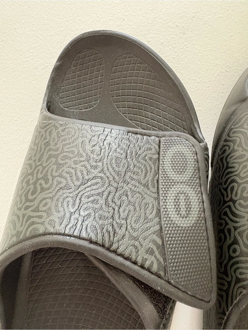 OOFOS Black Adjustable Strap Slide Sandals